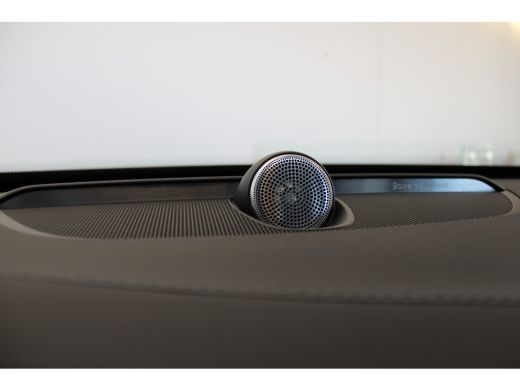 Volvo  XC90 T8 455PK AWD Ultra Dark | Massage | Luchtvering | Trekhaak | 22" | Gelaagd glas ActivLease financial lease