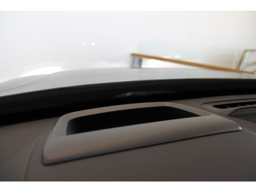 Volvo  XC90 T8 455PK AWD Ultra Dark | Massage | Luchtvering | Trekhaak | 22" | Gelaagd glas ActivLease financial lease