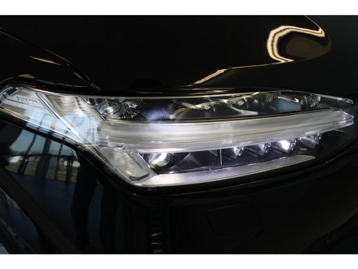 Volvo  XC90 T8 455PK AWD Ultra Dark | Massage | Luchtvering | Trekhaak | 22" | Gelaagd glas ActivLease financial lease