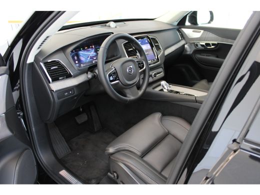 Volvo  XC90 T8 455PK AWD Ultra Dark | Massage | Luchtvering | Trekhaak | 22" | Gelaagd glas ActivLease financial lease