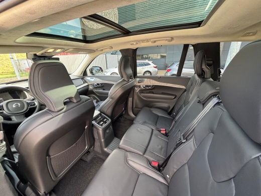 Volvo  XC90 T8 455PK AWD Ultra Dark | Massage | Luchtvering | Trekhaak | 22" | Gelaagd glas ActivLease financial lease