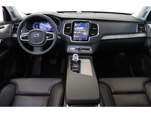 Volvo  XC90 T8 455PK AWD Ultra Dark | Massage | Luchtvering | Trekhaak | 22" | Gelaagd glas ActivLease financial lease