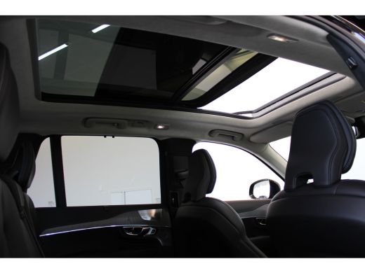 Volvo  XC90 T8 455PK AWD Ultra Dark | Massage | Luchtvering | Trekhaak | 22" | Gelaagd glas ActivLease financial lease