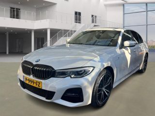 BMW 3 Serie 320e M-Sport | Panorama | Leder | Camera |