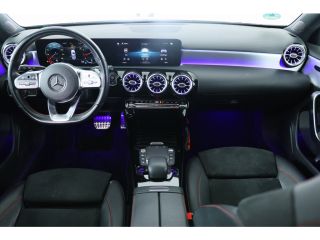 Mercedes-Benz A-Klasse 180 Business Solution AMG | Dealer Onderhouden! | Sfeerverlichting | Widescreen | LED | Sportstoe...