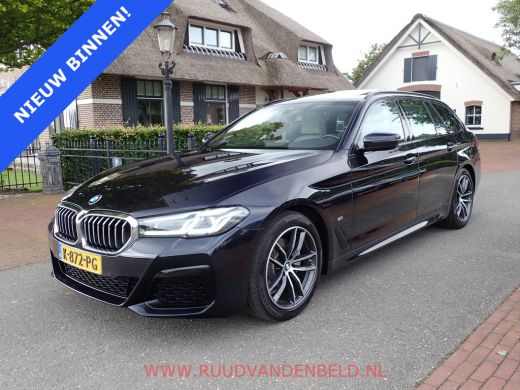 BMW 5 Serie Touring 520i LCI M-PAKKET SHADOWLINE PANODAK/COMFORTLEER/TREKHAAK