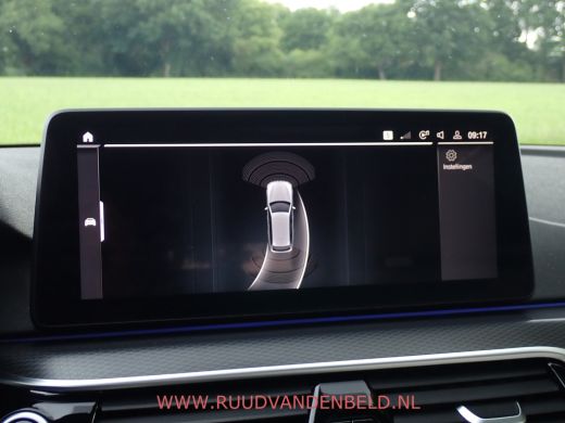 BMW 5 Serie Touring 520i LCI M-PAKKET SHADOWLINE PANODAK/COMFORTLEER/TREKHAAK ActivLease financial lease