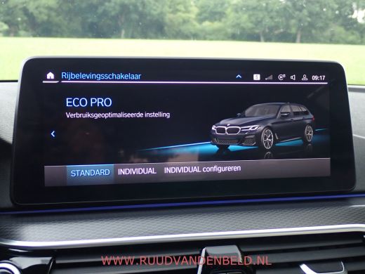 BMW 5 Serie Touring 520i LCI M-PAKKET SHADOWLINE PANODAK/COMFORTLEER/TREKHAAK ActivLease financial lease