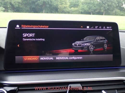 BMW 5 Serie Touring 520i LCI M-PAKKET SHADOWLINE PANODAK/COMFORTLEER/TREKHAAK ActivLease financial lease