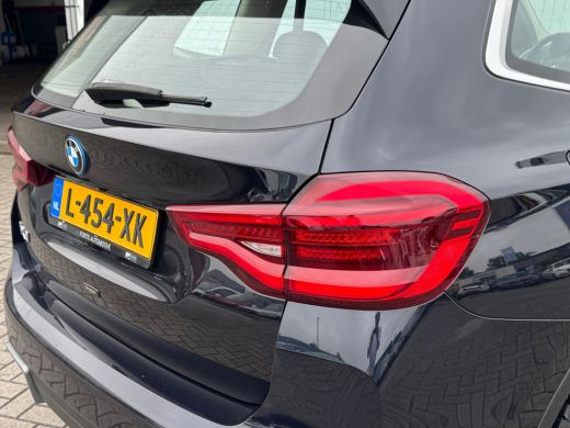 BMW iX3 Executive 80 kWh NL AUTO | SOH 98% | DEALER ONDERH | LEDER | CAMERA | PANO ActivLease financial lease
