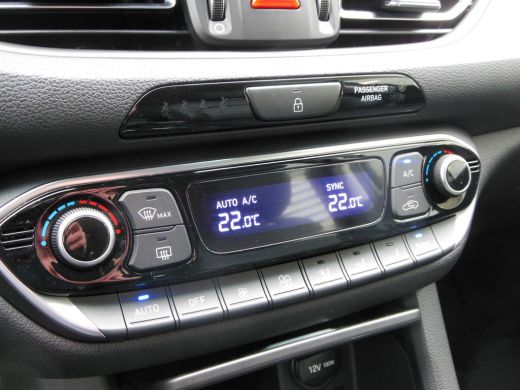 Hyundai i30 Wagon 1.5 T-GDi MHEV Premium Staat in Hoogeveen ActivLease financial lease
