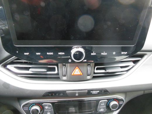 Hyundai i30 Wagon 1.5 T-GDi MHEV Premium Staat in Hoogeveen ActivLease financial lease