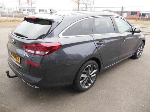 Hyundai i30 Wagon 1.5 T-GDi MHEV Premium Staat in Hoogeveen ActivLease financial lease
