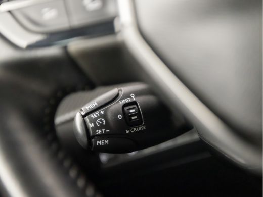 Peugeot 2008 1.2 PureTech Sport (VIRTUAL COCKPIT, APPLE CARPLAY, 360 CAMERA, GETINT GLAS, LEDER, SPORTSTOELEN,... ActivLease financial lease