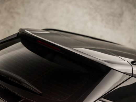 Peugeot 2008 1.2 PureTech Sport (VIRTUAL COCKPIT, APPLE CARPLAY, 360 CAMERA, GETINT GLAS, LEDER, SPORTSTOELEN,... ActivLease financial lease