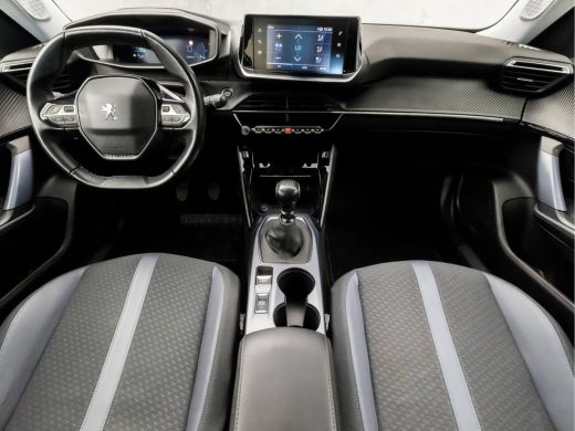 Peugeot 2008 1.2 PureTech Sport (VIRTUAL COCKPIT, APPLE CARPLAY, 360 CAMERA, GETINT GLAS, LEDER, SPORTSTOELEN,... ActivLease financial lease