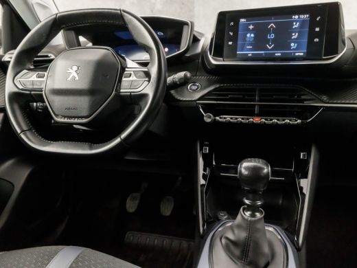 Peugeot 2008 1.2 PureTech Sport (VIRTUAL COCKPIT, APPLE CARPLAY, 360 CAMERA, GETINT GLAS, LEDER, SPORTSTOELEN,... ActivLease financial lease