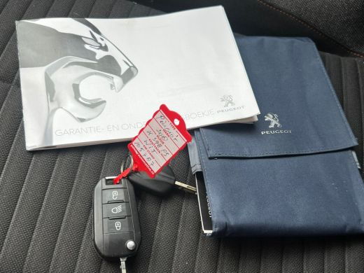 Peugeot 208 1.2 PureTech Active Pack Afneembare Trekhaak Staat in Hardenberg ActivLease financial lease