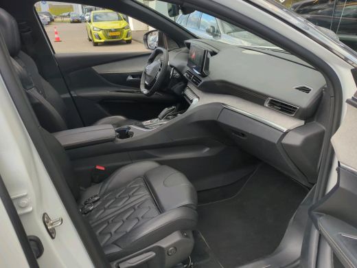 Peugeot 3008 1.2 PureTech GT | Automaat | Navigatie | Camera | Panorama/schuifdak | Nightvision | Focal | Leder | ActivLease financial lease