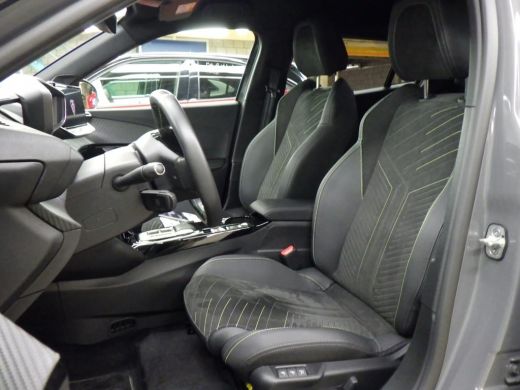 Peugeot e-2008 EV GT 54 kWh | Automaat | Navigatie | Camera voor + achter | Alcantara | Massage | 18 Inch | ActivLease financial lease