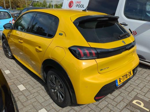 Peugeot e-208 EV Allure 50 kWh Climate | Cruise | Parkeersensoren | 3 Fase! | ActivLease financial lease