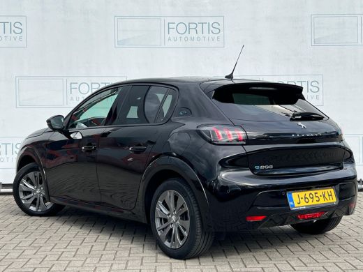 Peugeot e-208 EV Allure 50 kWh NL-AUTO | 1/2 LEDER | CAMERA | CARPLAY | ActivLease financial lease