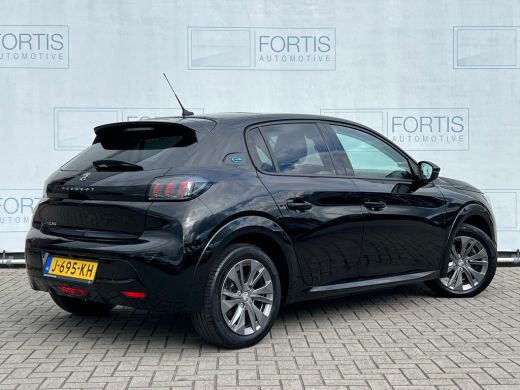 Peugeot e-208 EV Allure 50 kWh NL-AUTO | 1/2 LEDER | CAMERA | CARPLAY | ActivLease financial lease