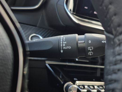 Peugeot e-208 EV Allure 51 kWh 3 fase laden | Camera | Warmtepomp | LED | Half leder | ActivLease financial lease