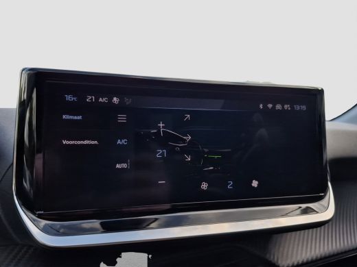 Peugeot e-208 EV Allure 51 kWh 3 fase laden | Camera | Warmtepomp | LED | Half leder | ActivLease financial lease