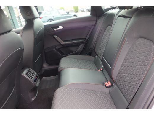 Seat Leon 150PK 1.5 TSI FR Business Intense | Achteruitrijcamera | Dodehoek detectie | Keyless start ActivLease financial lease