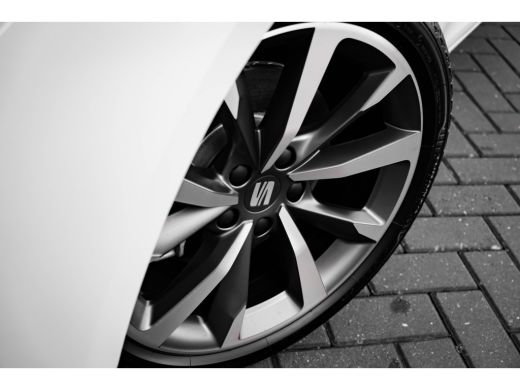 Seat Leon 1.5 TSI e-Hybrid FR Business | Achteruitrijcamera | Automatisch dimmende binnenspiegel | Dakhemel... ActivLease financial lease