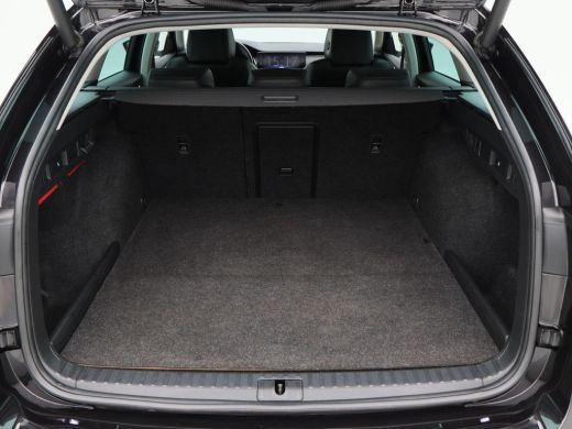Skoda Octavia Combi 1.4 TSI iV PHEV 205 Pk Business Edition Plus | Trekhaak | Camera | Carplay | Adaptive Cruis... ActivLease financial lease