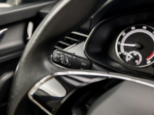 Skoda Scala 1.0 TSI Sport (APPLE CARPLAY, GETINT GLAS, SPORTSTOELEN, LED KOPLAMPEN, DAB+, NIEUWSTAAT) ActivLease financial lease