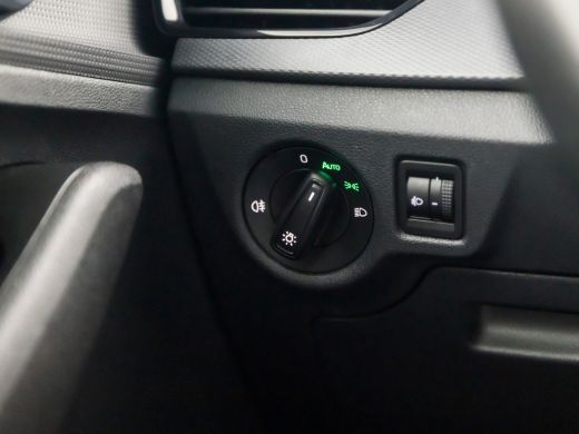 Skoda Scala 1.0 TSI Sport (APPLE CARPLAY, GETINT GLAS, SPORTSTOELEN, LED KOPLAMPEN, DAB+, NIEUWSTAAT) ActivLease financial lease