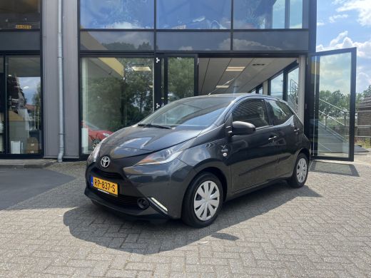 Toyota Aygo 1.0 VVT-i x-fun Staat in De Krim Toyota Aygo 1.0 VVT-i x-fun Staat in De Krim