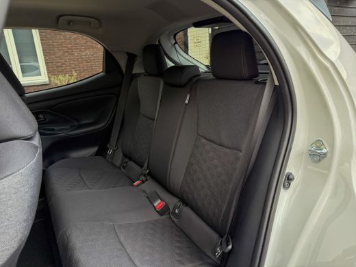 Toyota Yaris 1.5 Hybrid 115 First Edition - Apple Carplay, Airco, Achteruitrijcamera, Adap. Cruise! ActivLease financial lease