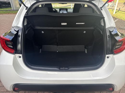 Toyota Yaris 1.5 Hybrid Tech Edition | 06-10141018 Voor meer informatie ActivLease financial lease