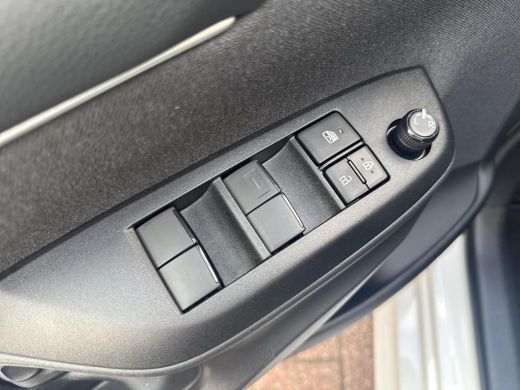 Toyota Yaris 1.5 Hybrid Tech Edition | 06-10141018 Voor meer informatie ActivLease financial lease