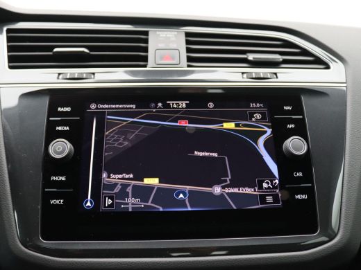 Volkswagen Tiguan 1.4 TSI e-hybrid Life Business 245PK DSG Led koplampen, adaptive cruise met travel assist, side a... ActivLease financial lease