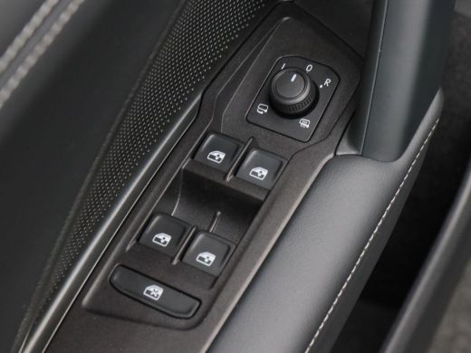 Volkswagen Tiguan 1.5 eHybrid 205 Pk Life Edition | 360° Camera | Panorama Dak | Carplay | Elektrische Stoelen | Pa... ActivLease financial lease