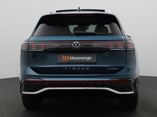 Volkswagen Tiguan 1.5 eHybrid R-Line Edition 272PK DSG Trekhaak, Pano-Schuifdak, Adaptieve Cruise Controle, Achteru... ActivLease financial lease