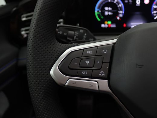 Volkswagen Tiguan 1.5 eHybrid R-Line Edition 272PK DSG Trekhaak, Pano-Schuifdak, Adaptieve Cruise Controle, Achteru... ActivLease financial lease