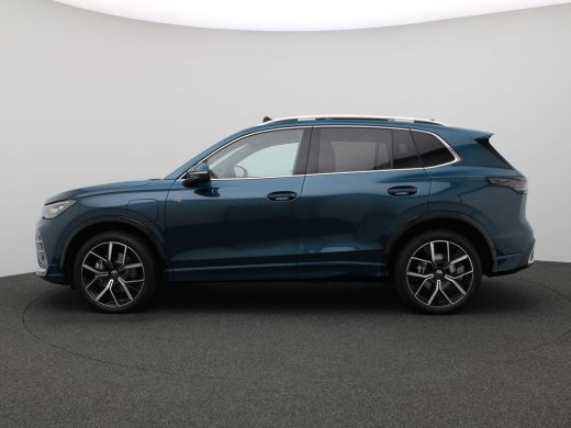 Volkswagen Tiguan 1.5 eHybrid R-Line Edition 272PK DSG Trekhaak, Pano-Schuifdak, Adaptieve Cruise Controle, Achteru... ActivLease financial lease