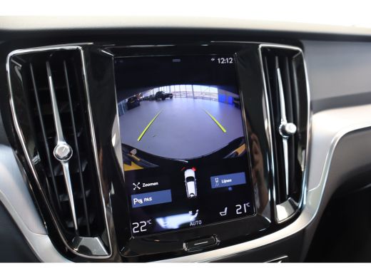 Volvo  V60 B4 197PK Momentum Business | Panoramadak | Adap Cruise | Camera | Park Assist | Carplay ActivLease financial lease