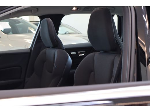 Volvo  V60 B4 197PK Momentum Business | Panoramadak | Adap Cruise | Camera | Park Assist | Carplay ActivLease financial lease