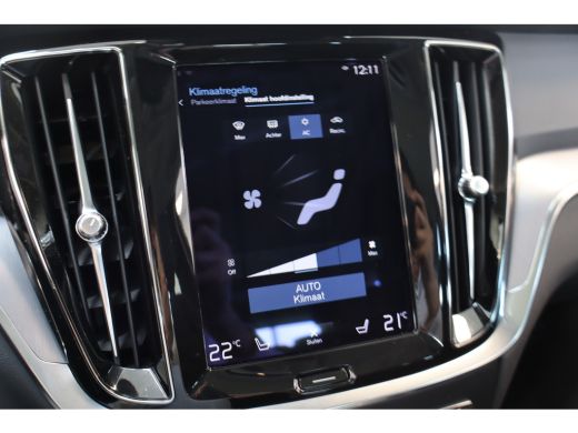 Volvo  V60 B4 197PK Momentum Business | Panoramadak | Adap Cruise | Camera | Park Assist | Carplay ActivLease financial lease