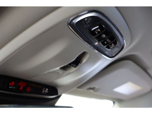 Volvo  V60 B4 197PK Momentum Business | Panoramadak | Adap Cruise | Camera | Park Assist | Carplay ActivLease financial lease