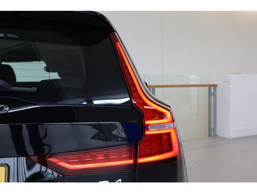 Volvo  V60 B4 197PK Momentum Business | Panoramadak | Adap Cruise | Camera | Park Assist | Carplay ActivLease financial lease