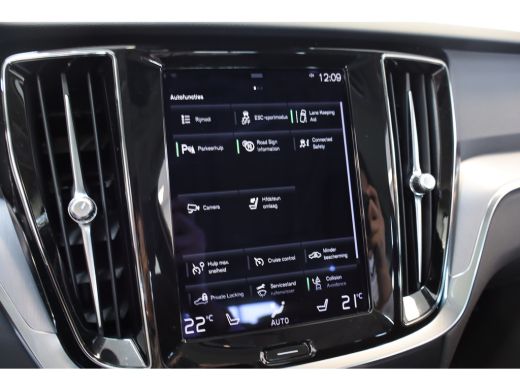 Volvo  V60 B4 197PK Momentum Business | Panoramadak | Adap Cruise | Camera | Park Assist | Carplay ActivLease financial lease