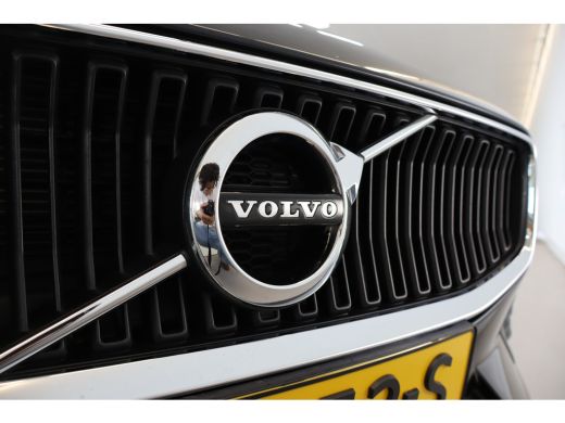 Volvo  V60 B4 197PK Momentum Business | Panoramadak | Adap Cruise | Camera | Park Assist | Carplay ActivLease financial lease